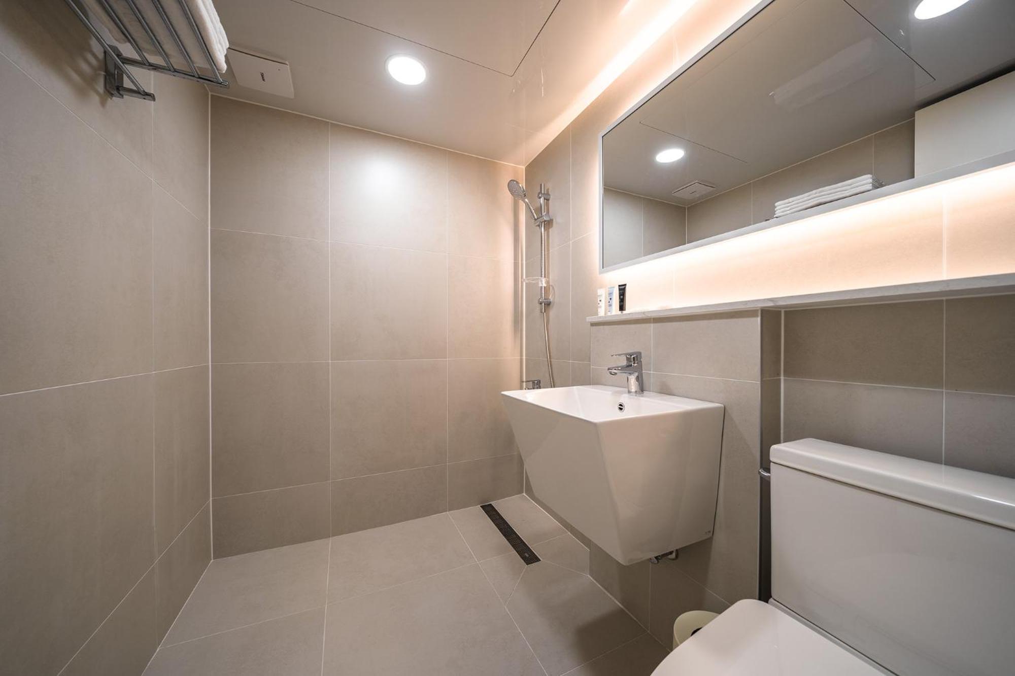 Mono Hotel Suwon Exterior photo